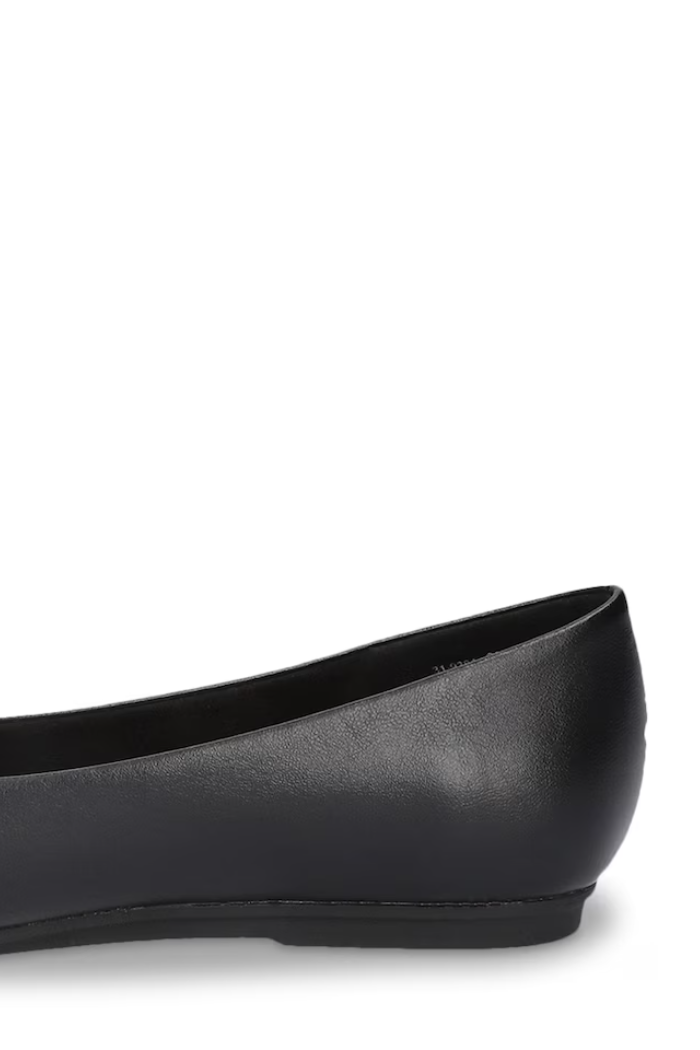Easy Street Dia Ballet Flats