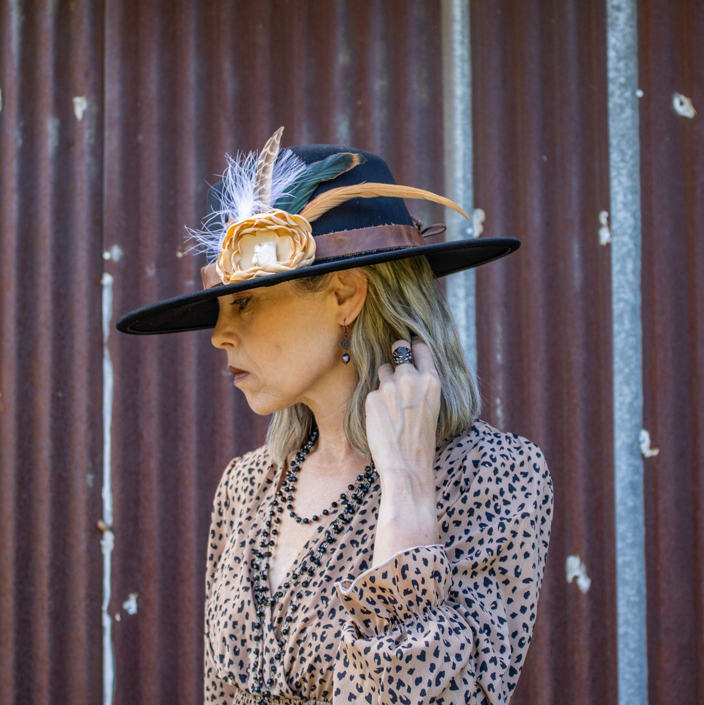 **Genuine Freshwater Gray Pearl Earrings 225j