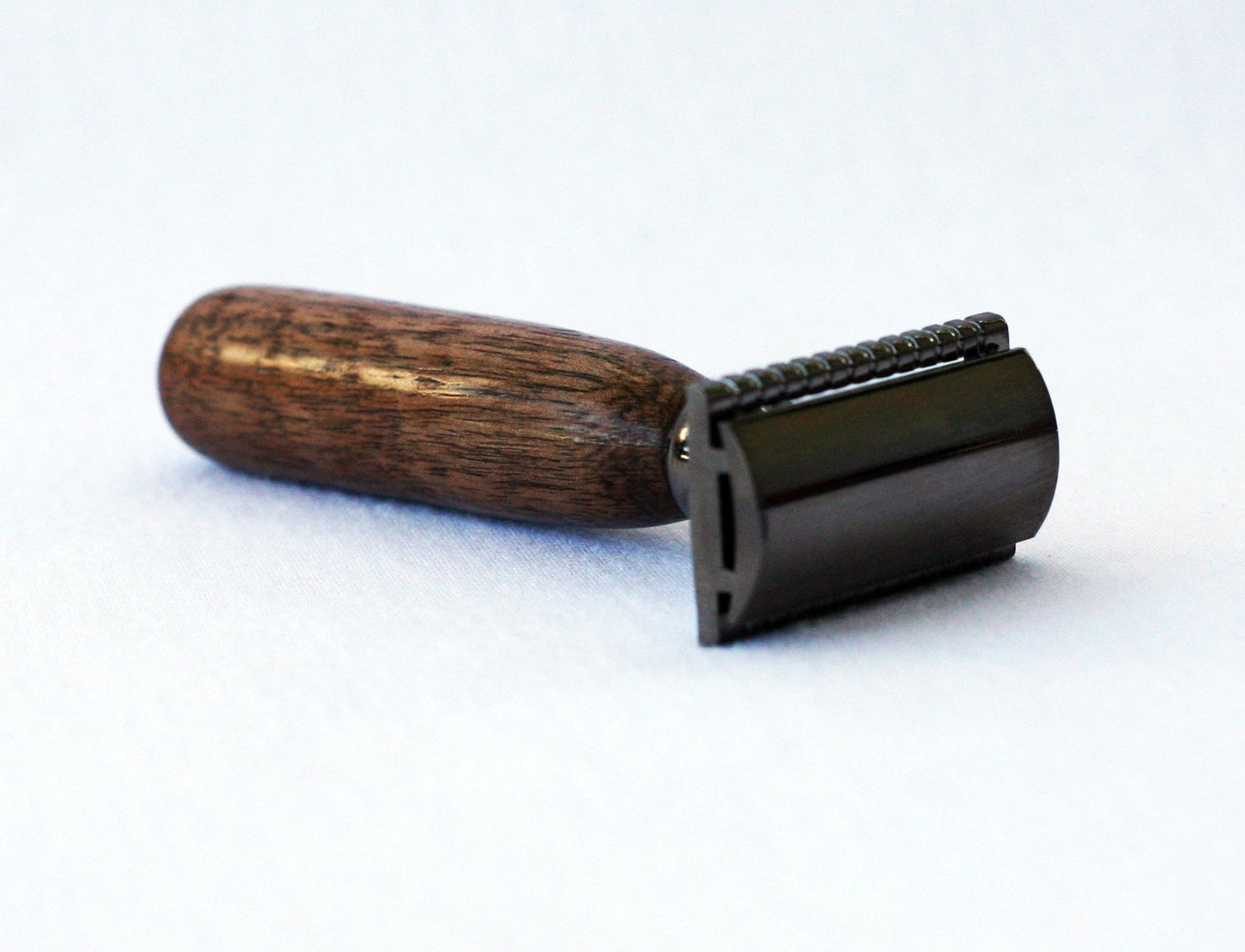 Hand turned Walnut Wood Double Edge Safety Razor