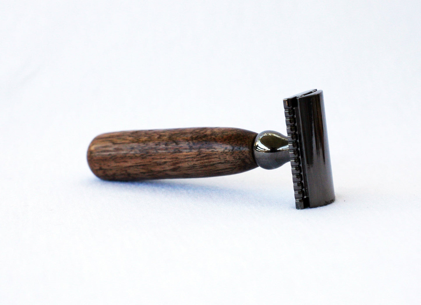 Hand turned Walnut Wood Double Edge Safety Razor