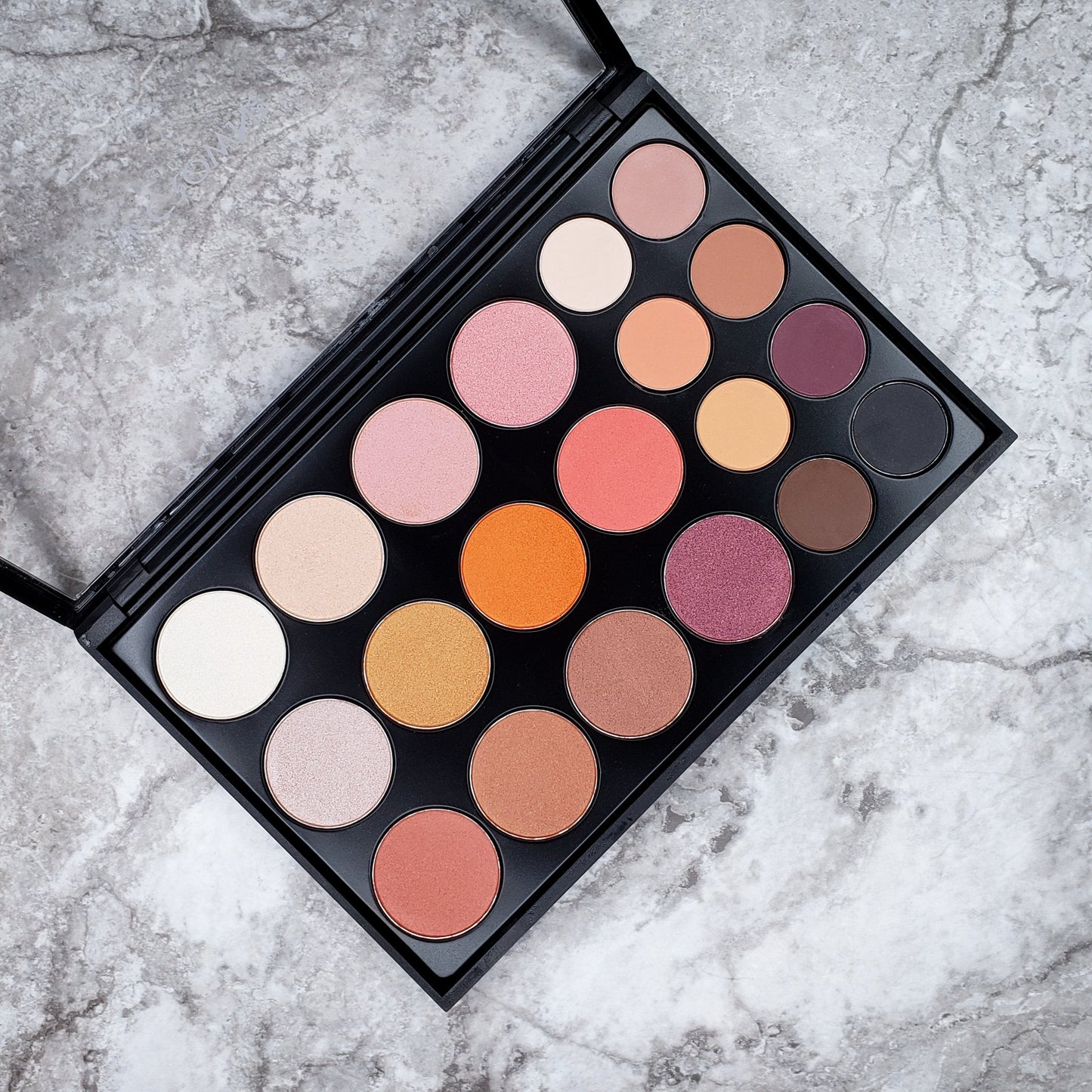 GOLDEN PEACH EYESHADOW PALETTE CP15