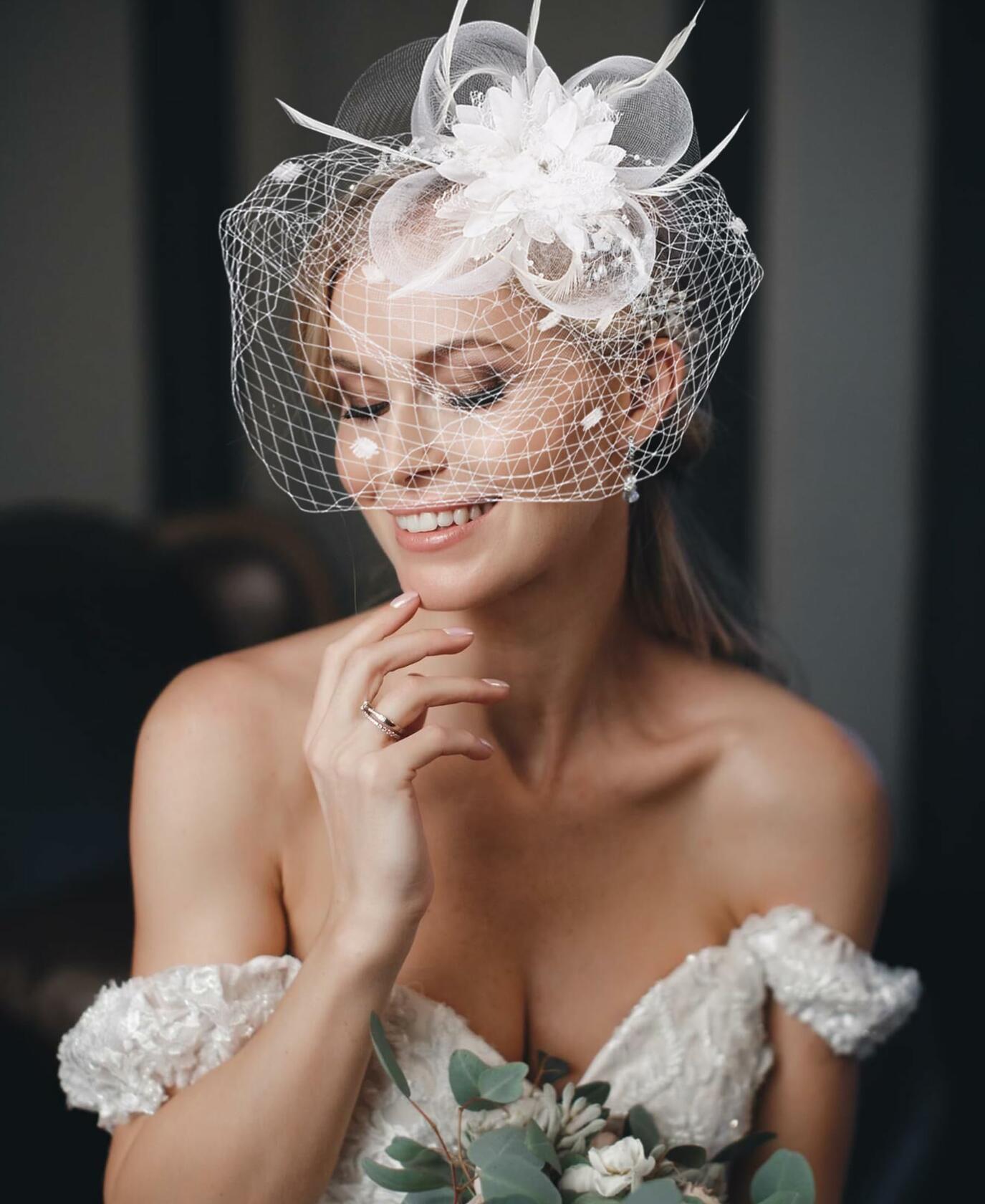 Kidukso Fascinators Hat Vintage 1925s Derby Mesh Veil Feathers White