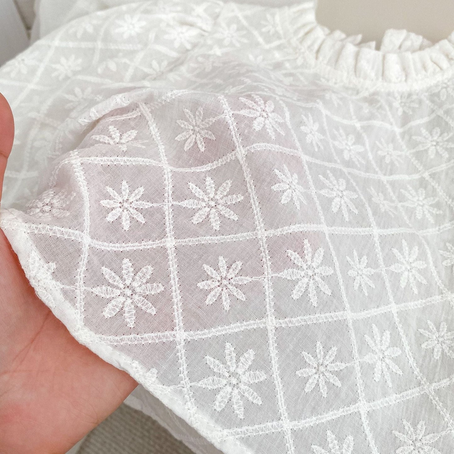 Arrival Spring Girls Long Sleeves Simple Floral Embroidered Top and Denim Overalls Set Clothing Set