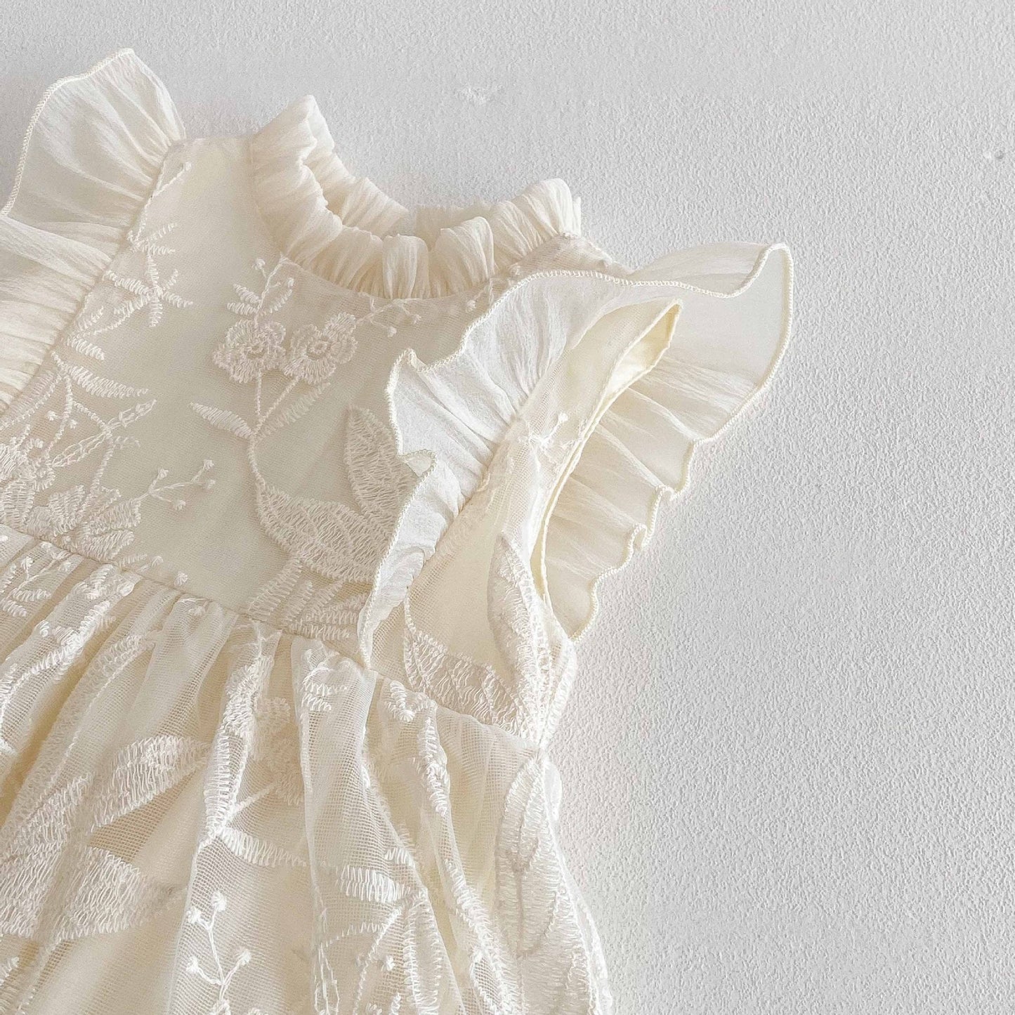Summer Arrival Baby Girls Cute Solid Color Floral Embroidery Fly Sleeves Dress Design Onesies