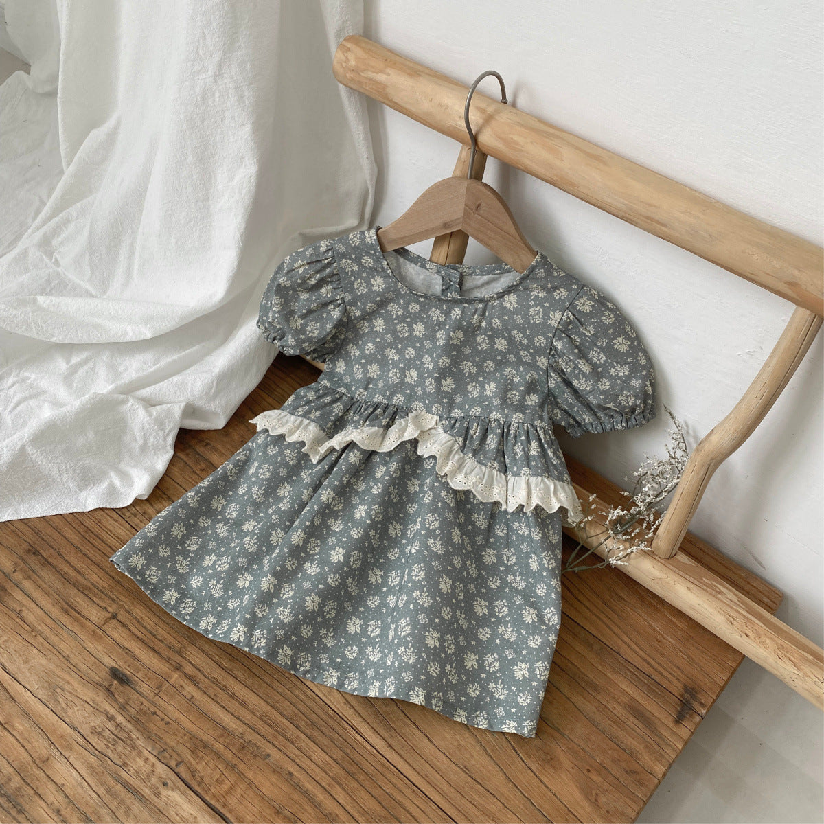 Summer Arrival Northern Europe Floral Pattern Short Sleeves Dress for Stylish Girls