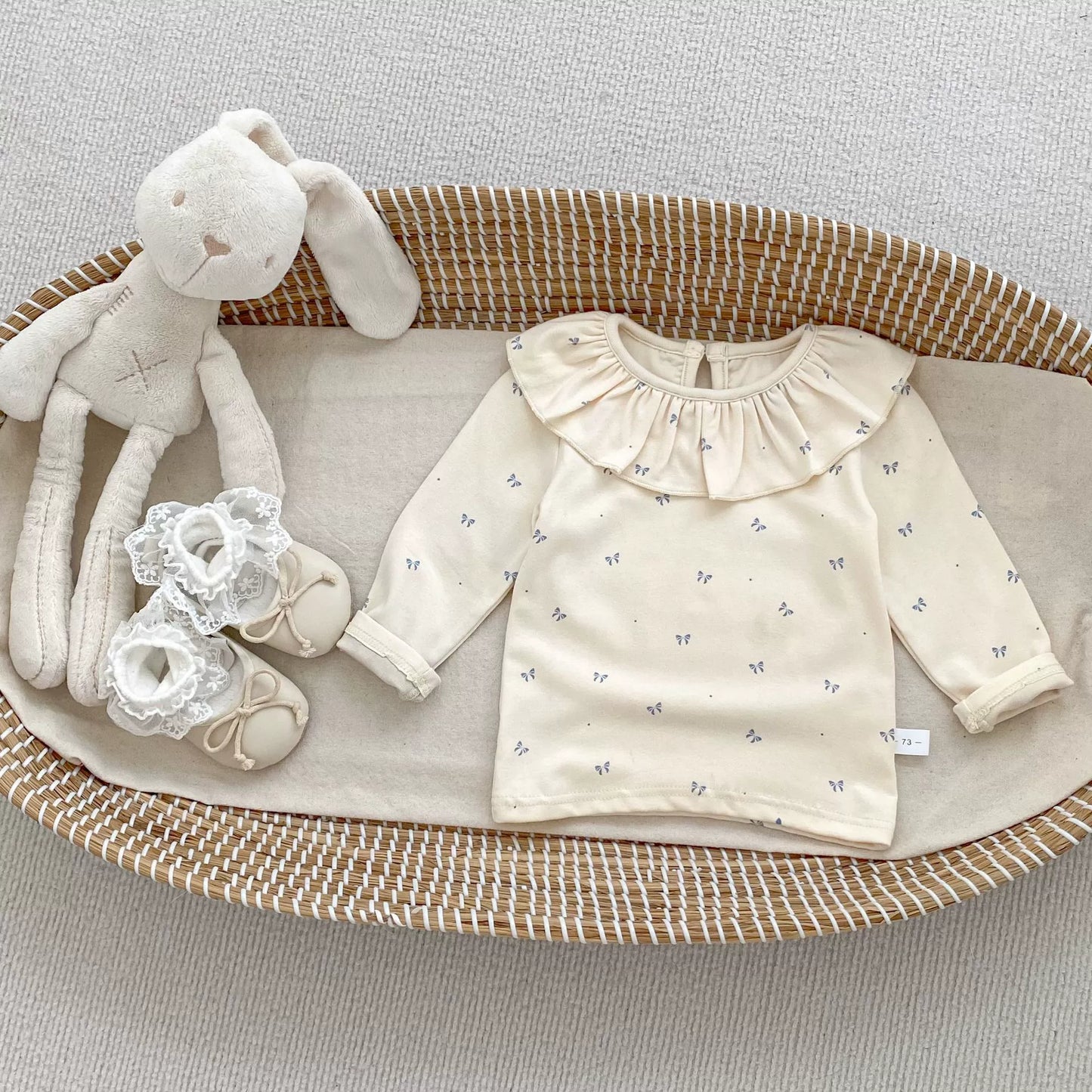 Spring and Autumn Baby Kids Girls Butterfly-bows Pattern Long Sleeves Beige Top and Sleeveless Onesies Overalls Clothing Set