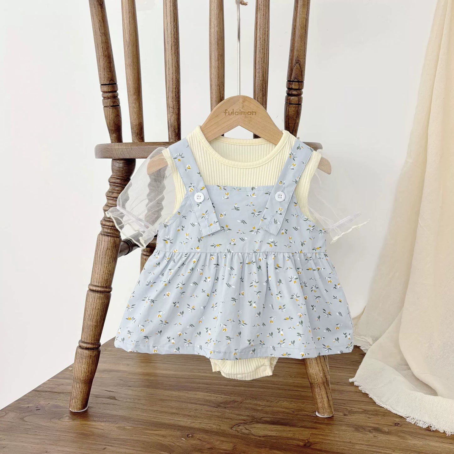 Summer Arrival Baby Kids Girls Sleeveless Floral Pattern Strap Overalls and Beige Onesies Clothing Set