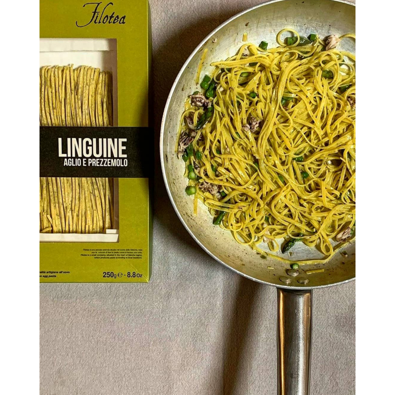 Linguine Aglio e Prezzemolo (with Garlic and Parsley) - A Symphony of Flavors