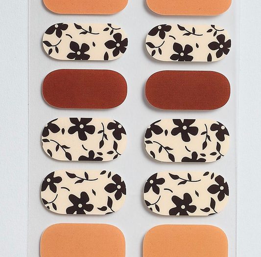 Daisy Black Gel Nails