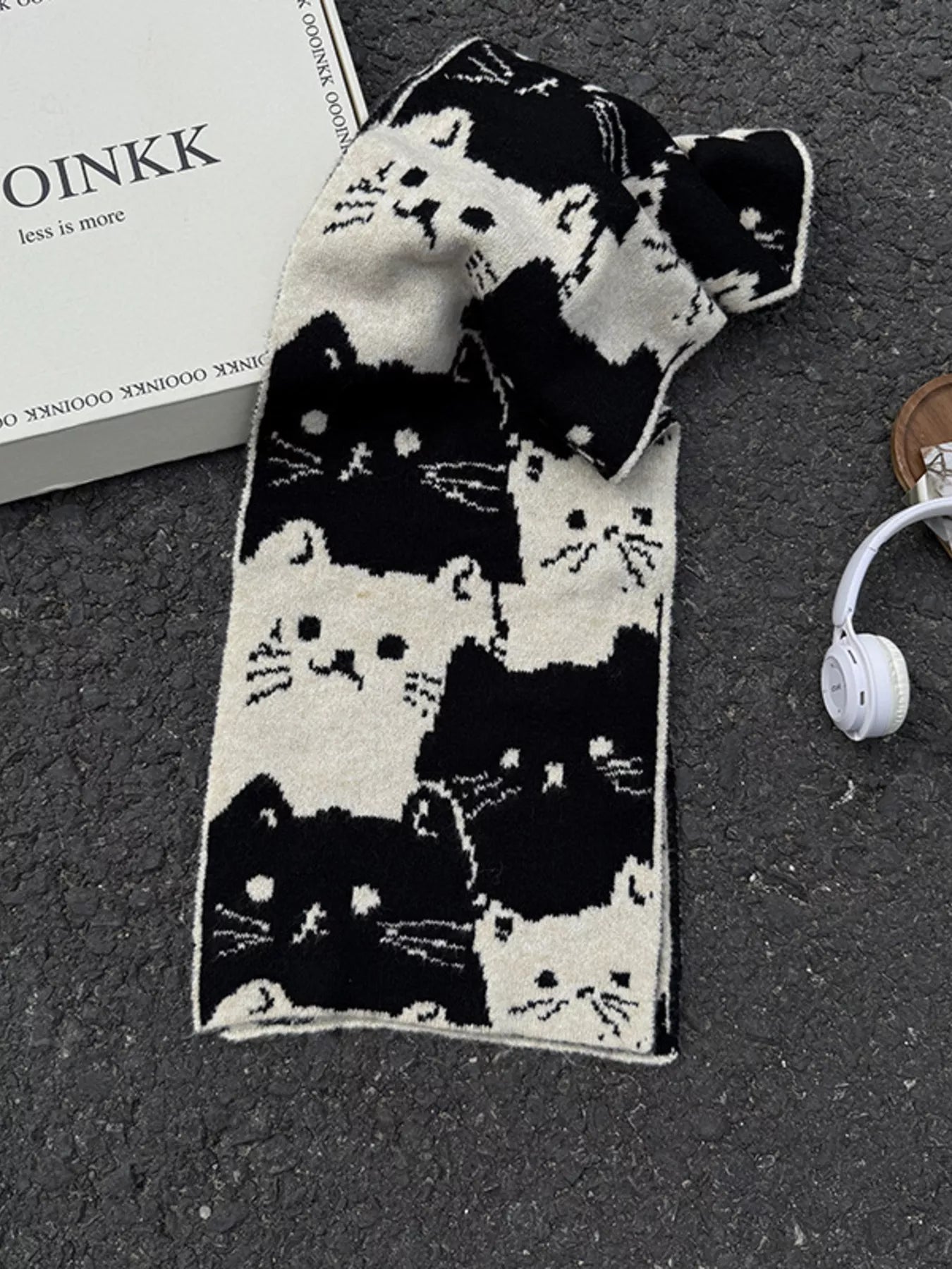 Cute Cat Pattern Knitted Scarf