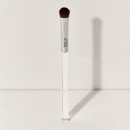 PRECISION EYESHADOW BRUSH