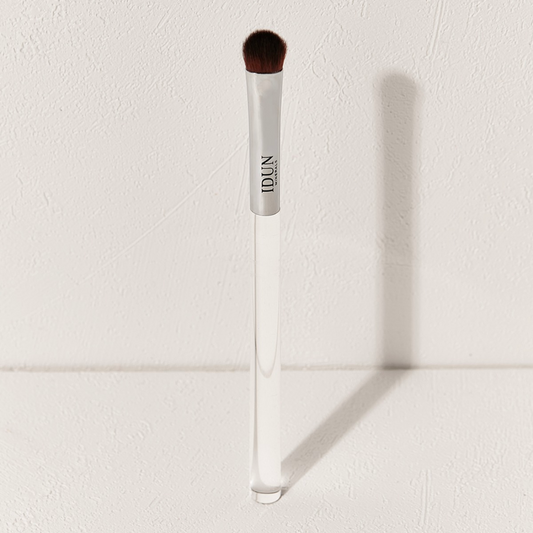 PRECISION EYESHADOW BRUSH