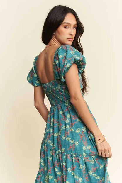 Davi & Dani Lightweight Sweetheart Neck Textured Tiered Maxi Dress