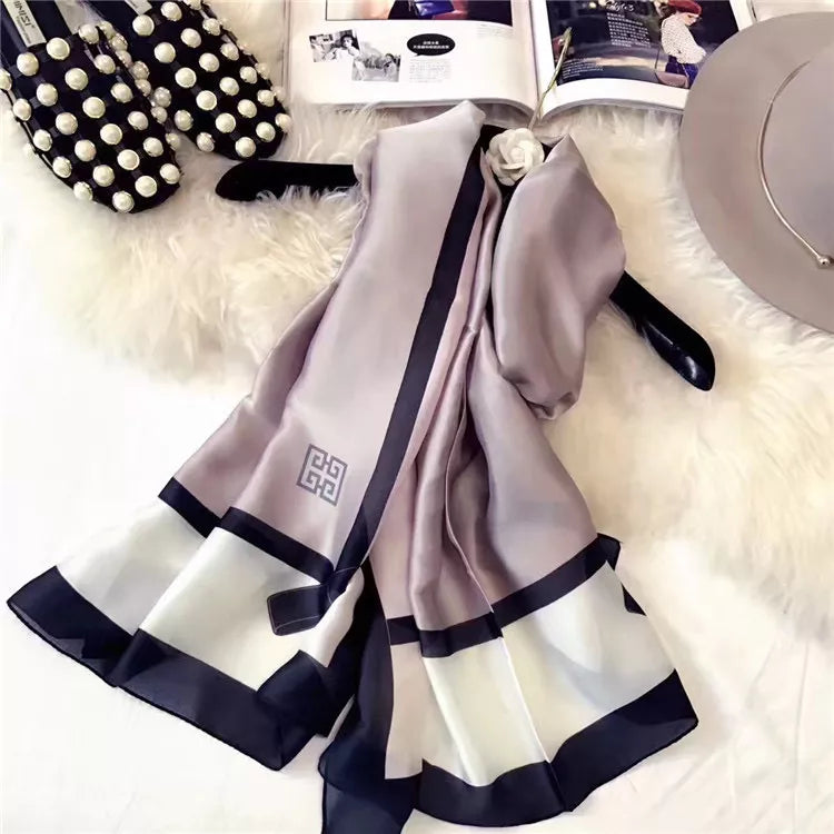 Contrast Trim Scarf