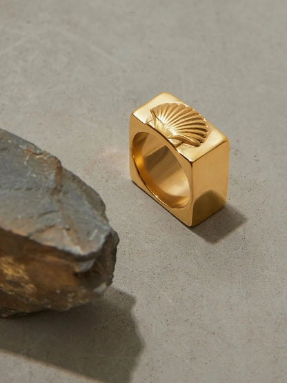 Vintage Shell Pattern Gold Signet Ring