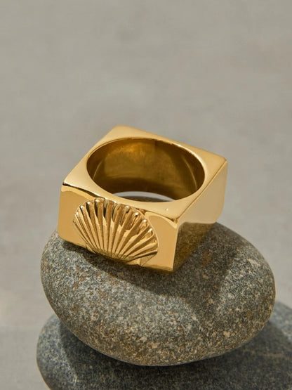 Vintage Shell Pattern Gold Signet Ring
