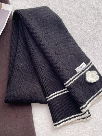 Contrast Trim Knitted Scarf with Camellia Decorn
