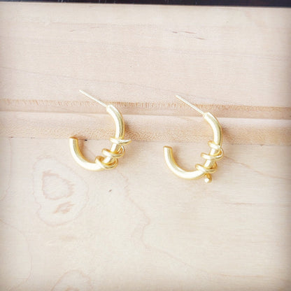 **Matte Gold Hoop Earring w/ Wire Wrapping 200i