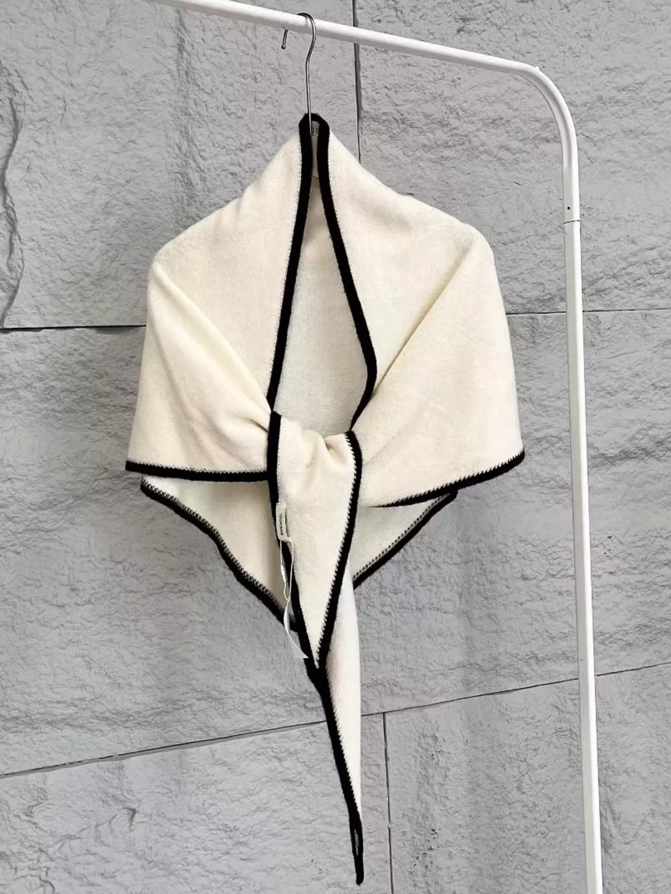 100% Wool Contrast Trim Scarf