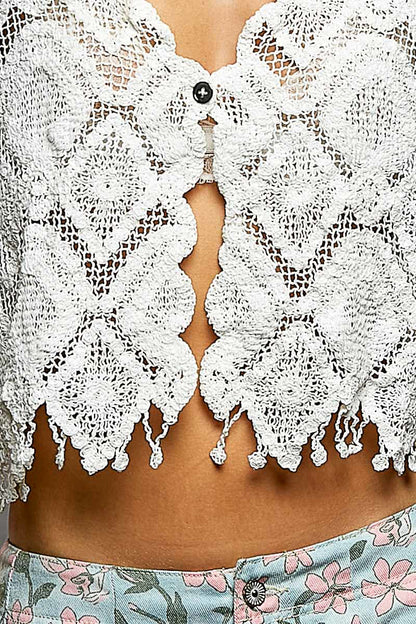 POL Geometric Crochet Cropped Vest with Scalloped Edge Fringe Trim