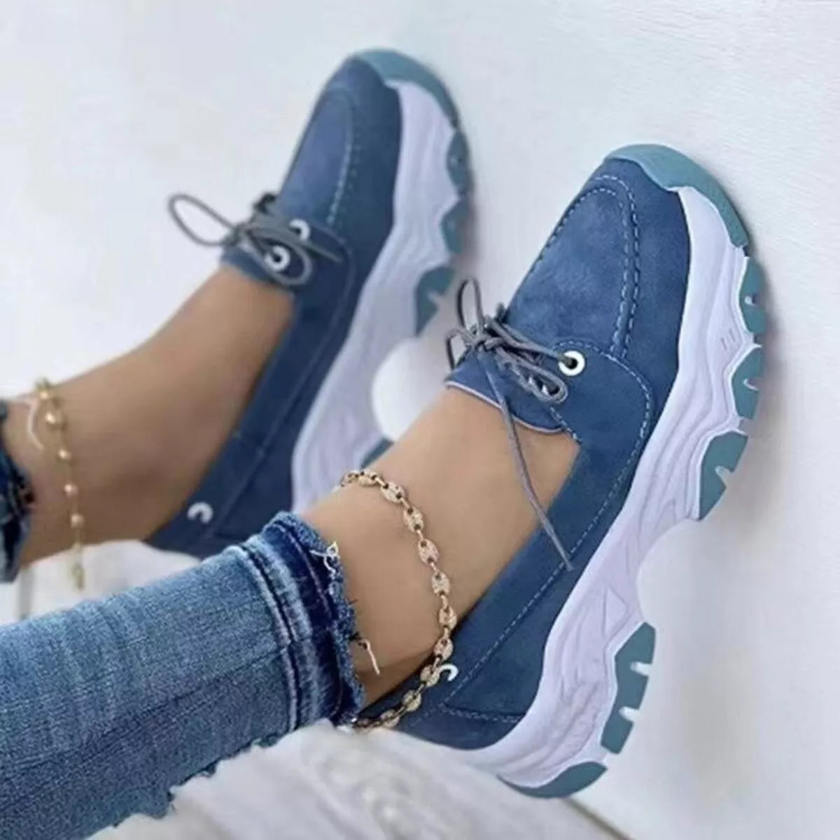 Lace Up Round Toe Sneakers