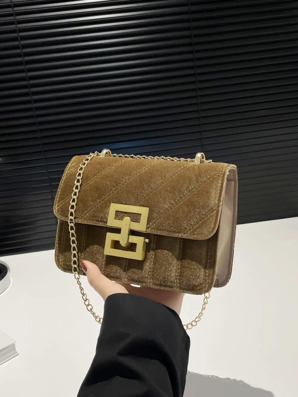 Gold Clasp Chain Shoulder Bag
