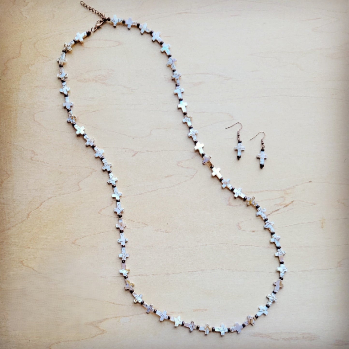 **Long Mother-of-Pearl Cross Necklace 259p