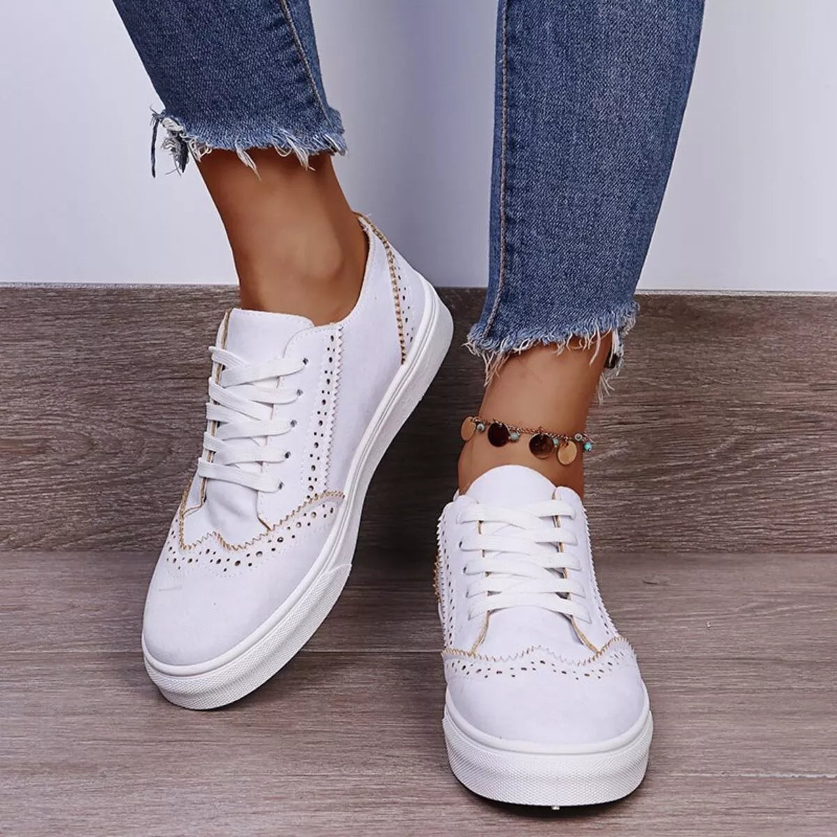 Lace Up Round Toe Sneakers