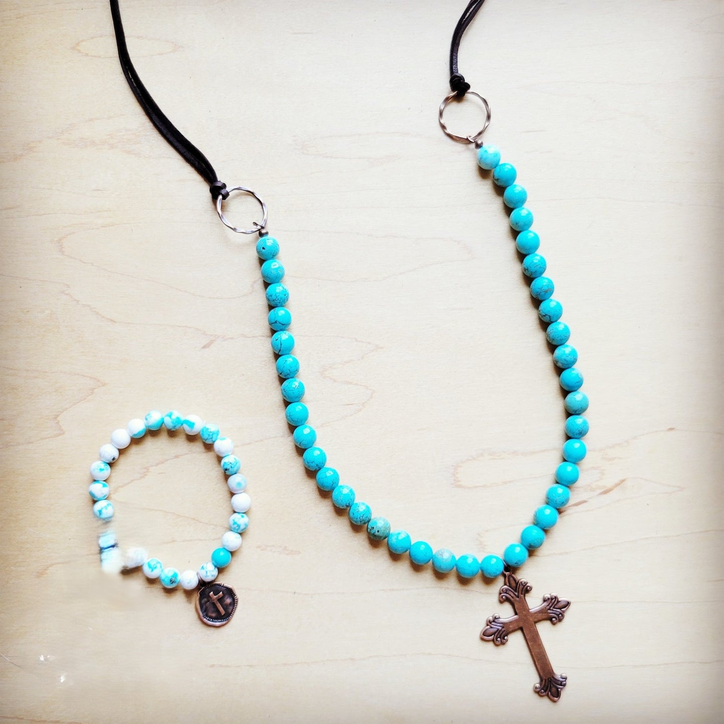 **Frosted Magnesite Beaded Necklace w/ Copper Cross 258i