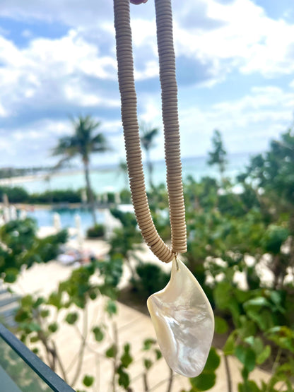 Agate Bead Necklace with Mother of Pearl Pendant
