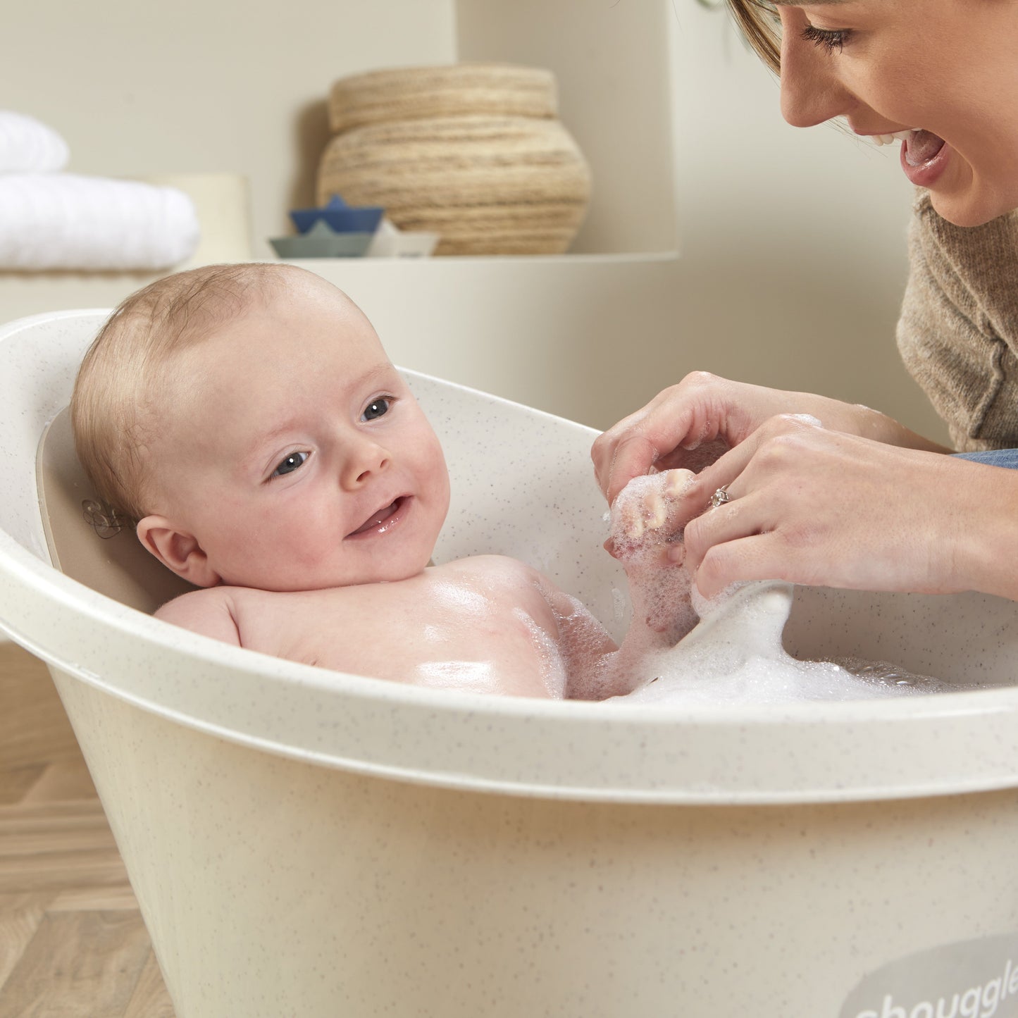 Shnuggle Baby Bath | Newborn baby bath Support with Bum Bump | Compact Bathtub for babies | Bath Seat Suitable from Birth