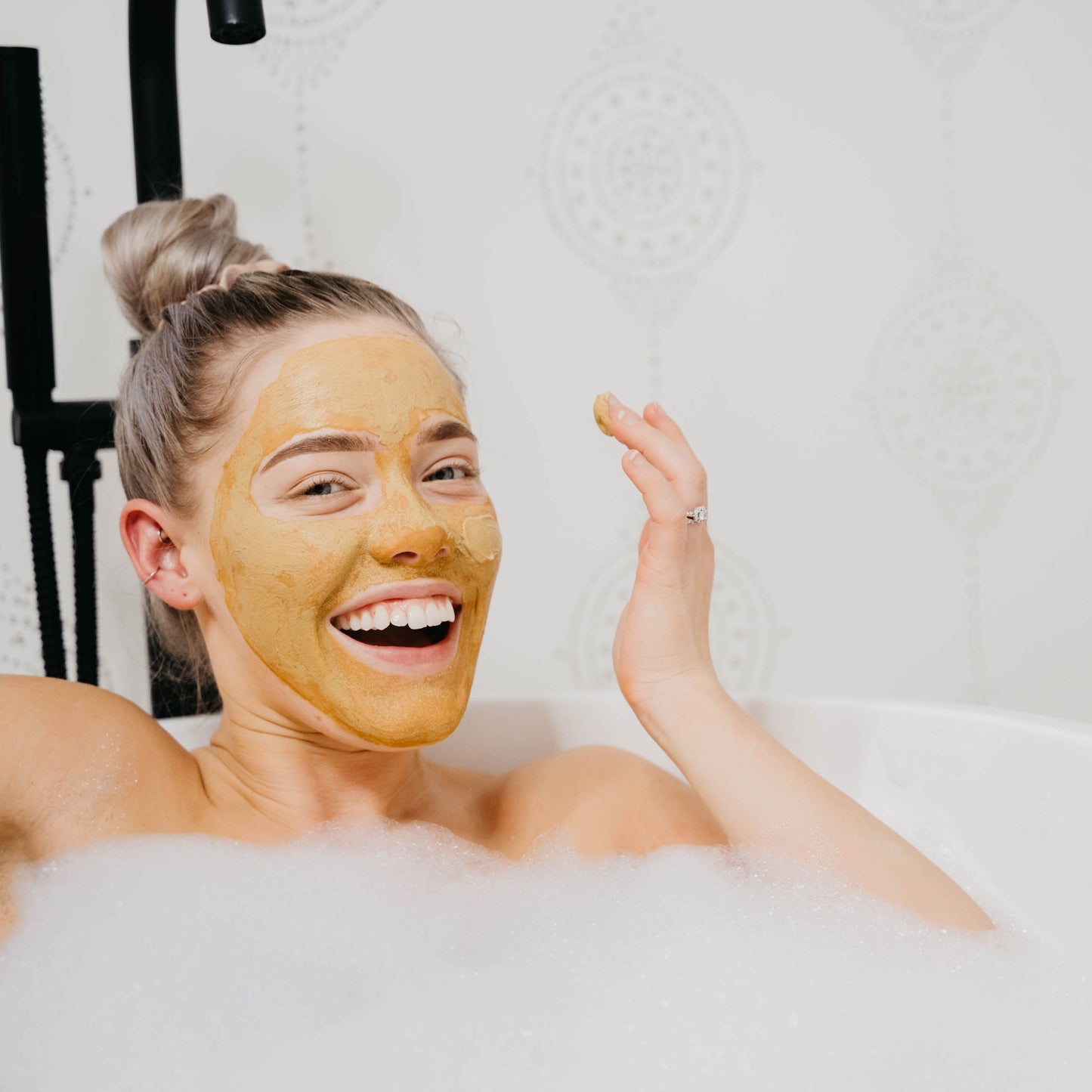 The Glow Mask - detoxifying turmeric mask for normal and dry skin
