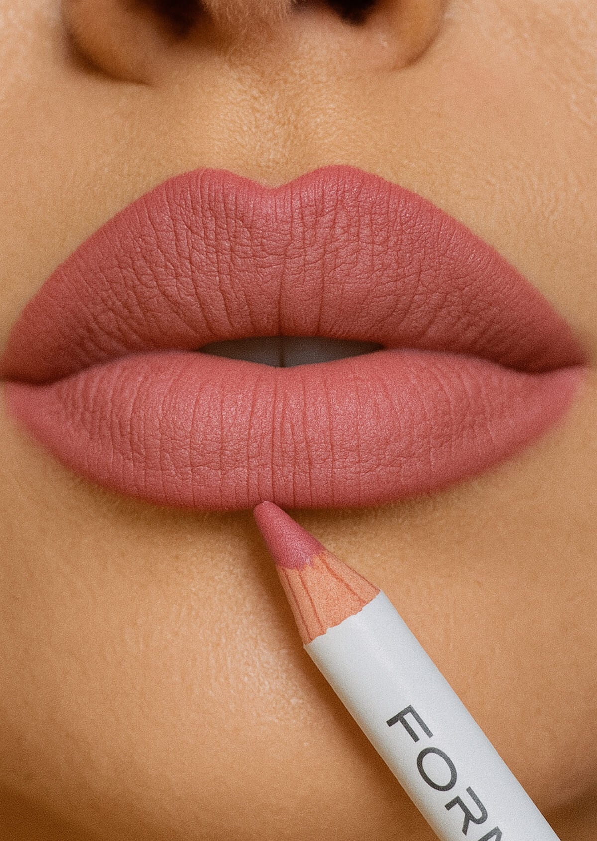 SINGLED OUT LIP LINER