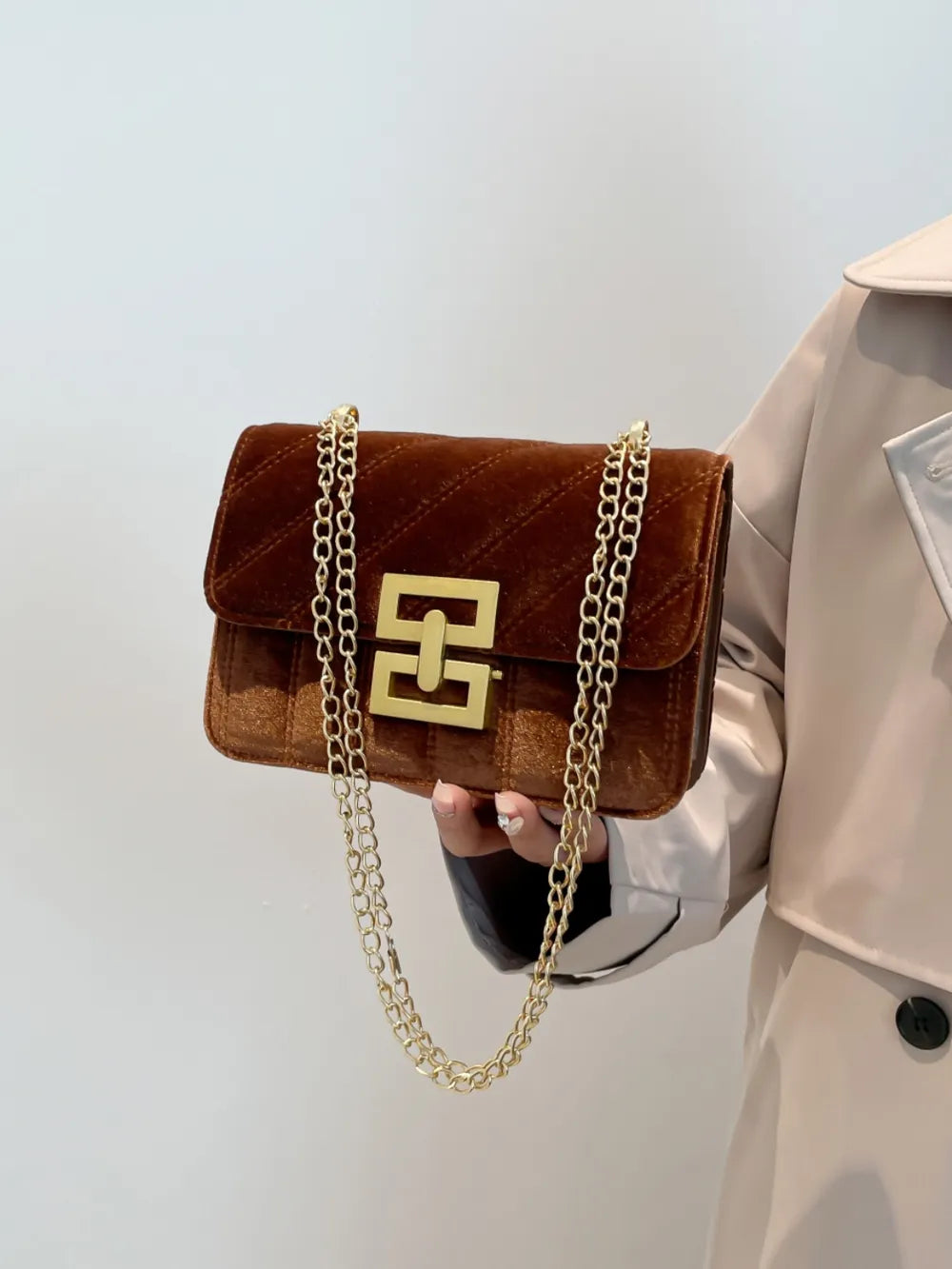 Gold Clasp Chain Shoulder Bag