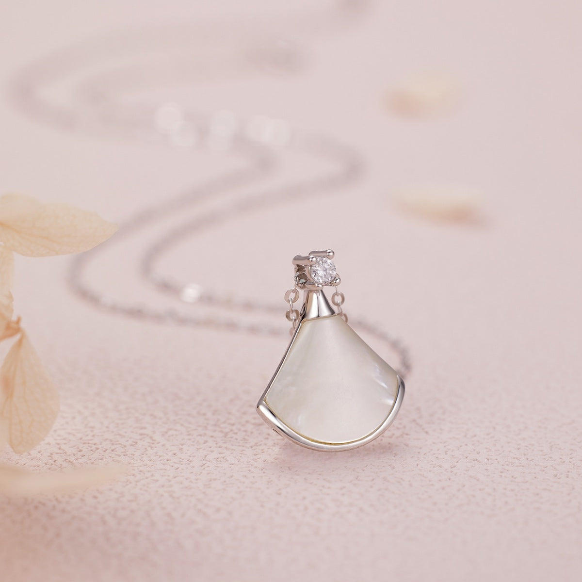 Fan-Shaped Mother of Pearl Pendant Necklace