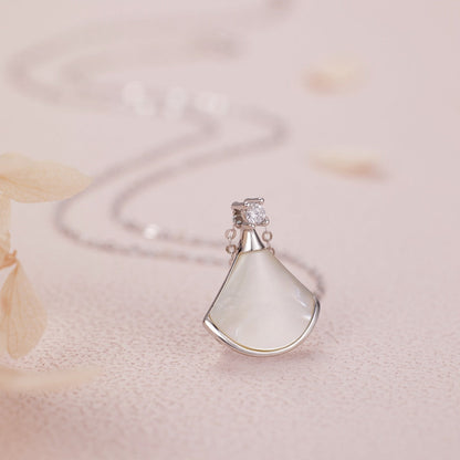 Fan-Shaped Mother of Pearl Pendant Necklace