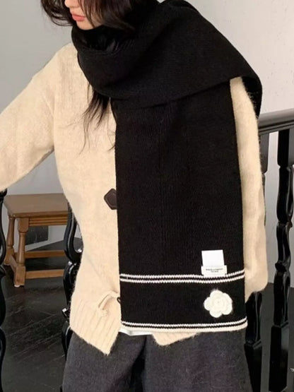 Contrast Trim Knitted Scarf with Camellia Decorn
