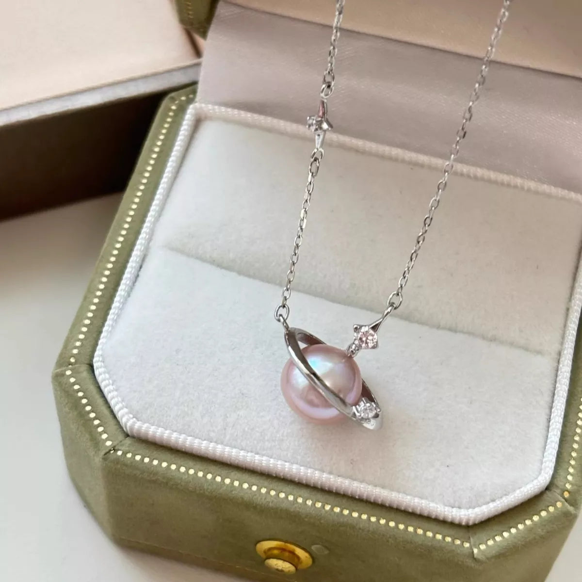 Planet Pearl Pendant Necklace