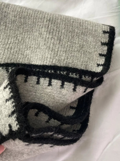 Contrast Trim Knit Scarf