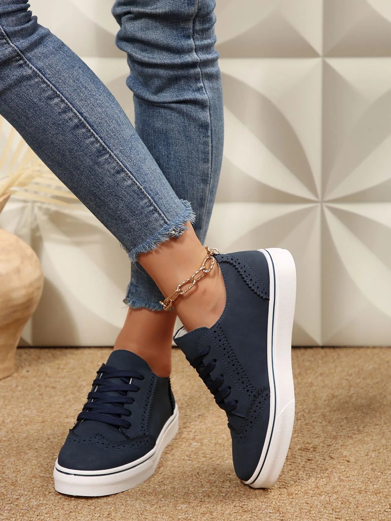 Lace Up Round Toe Platform Sneakers