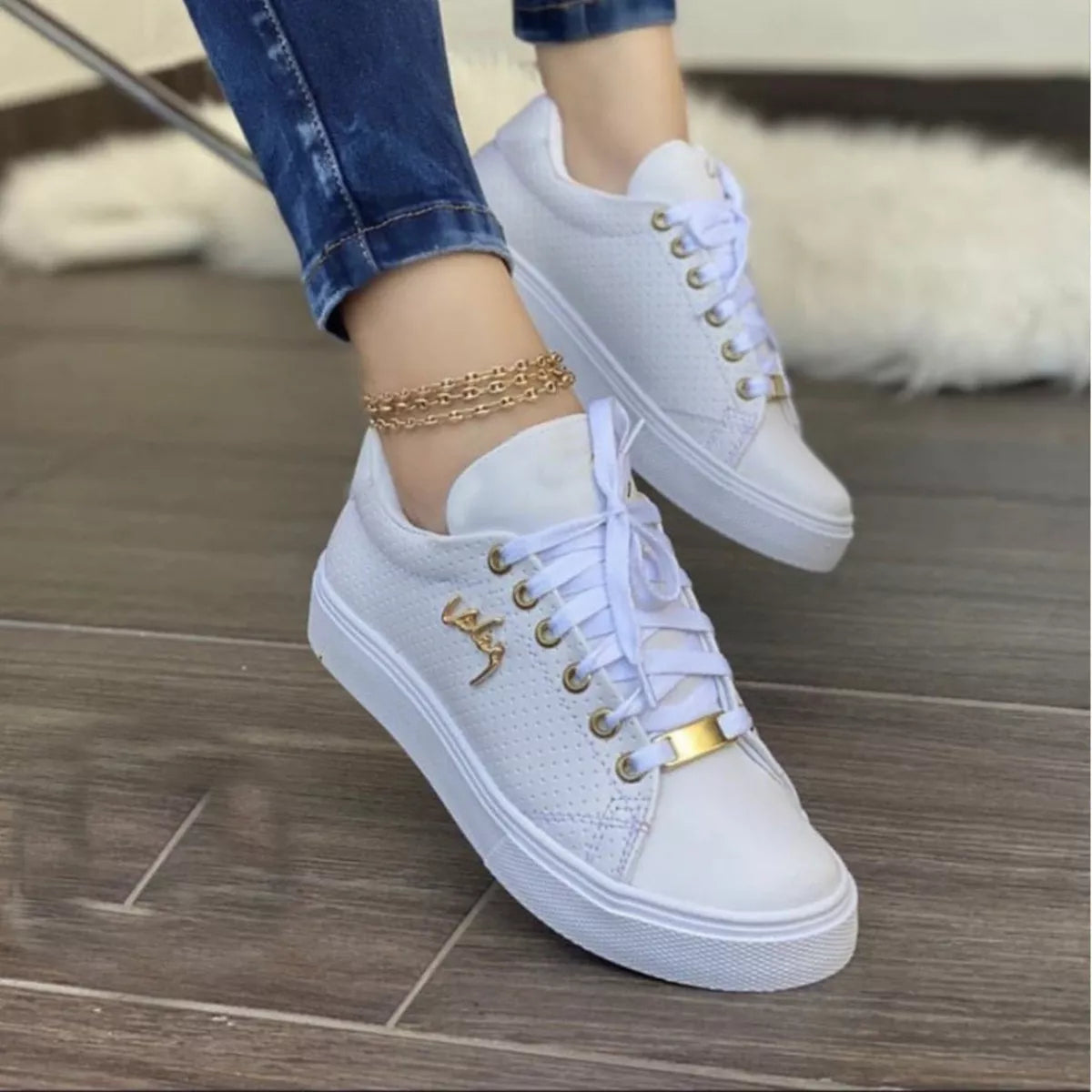 Lace Up Round Toe Sneakers