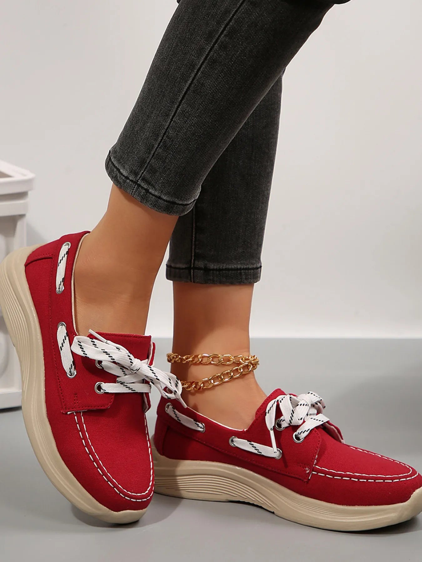 Lace Up Round Toe Sneakers