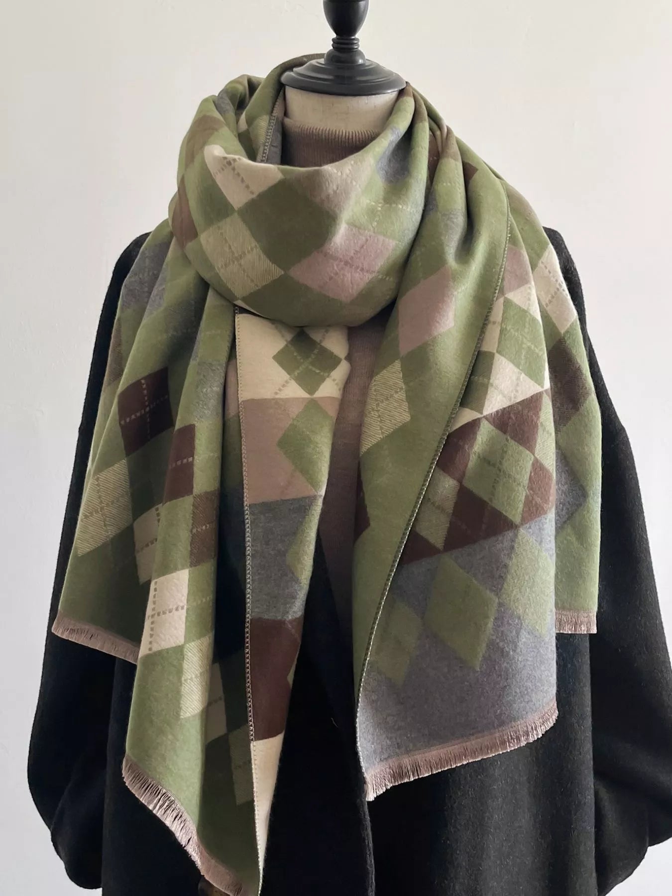 Diamond Pattern Warm Scarf