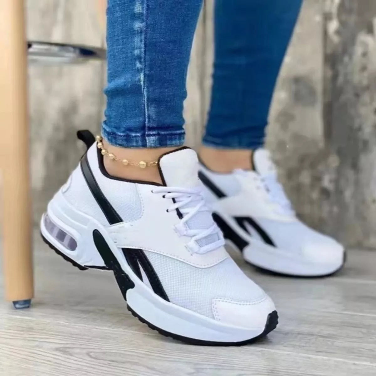 Lace Up Round Toe Sneakers