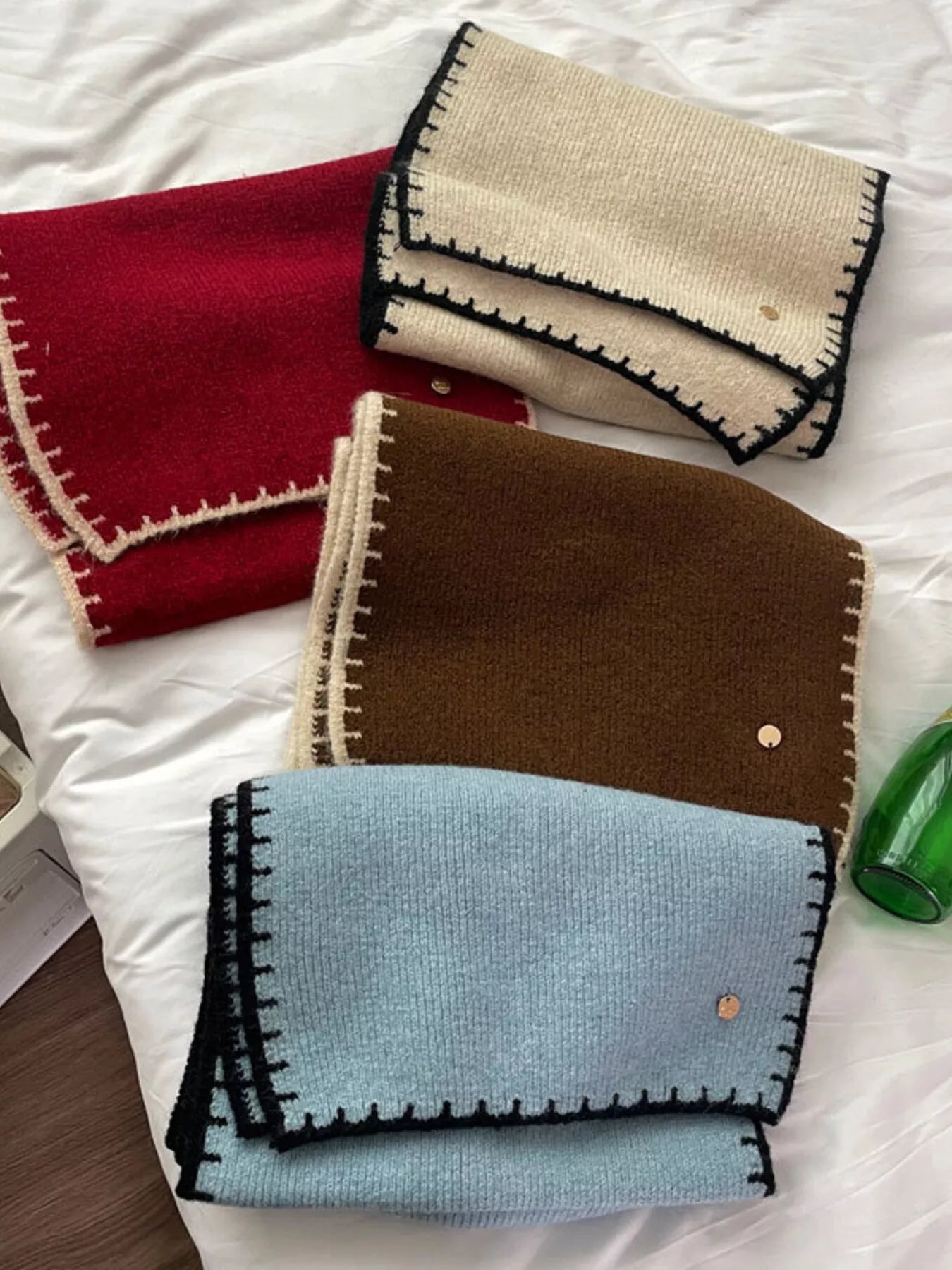 Contrast Trim Knit Scarf