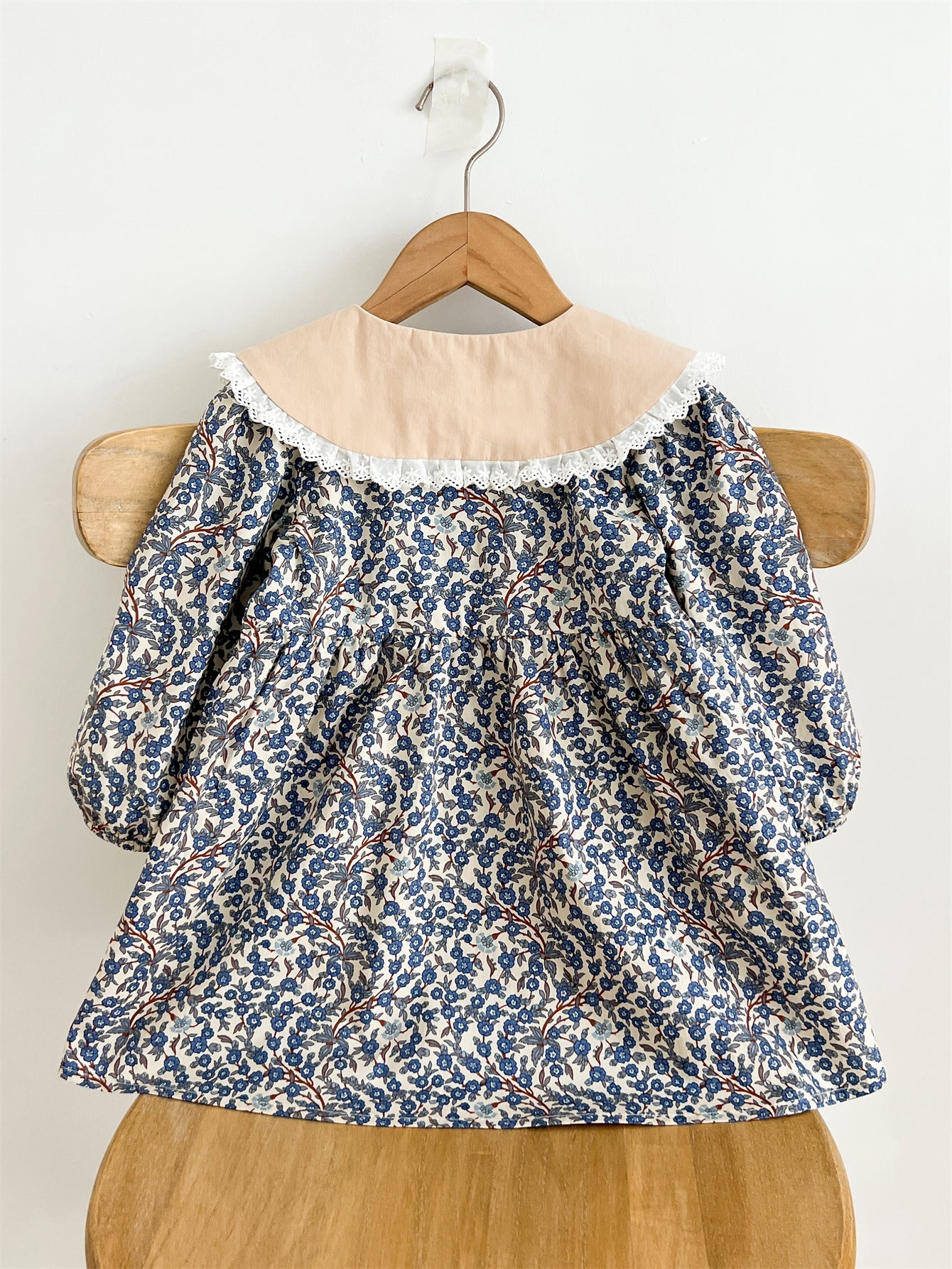 Spring and Autumn Vintage Floral Print Long-sleeved Dress with Lace Collar for Stylish Girls