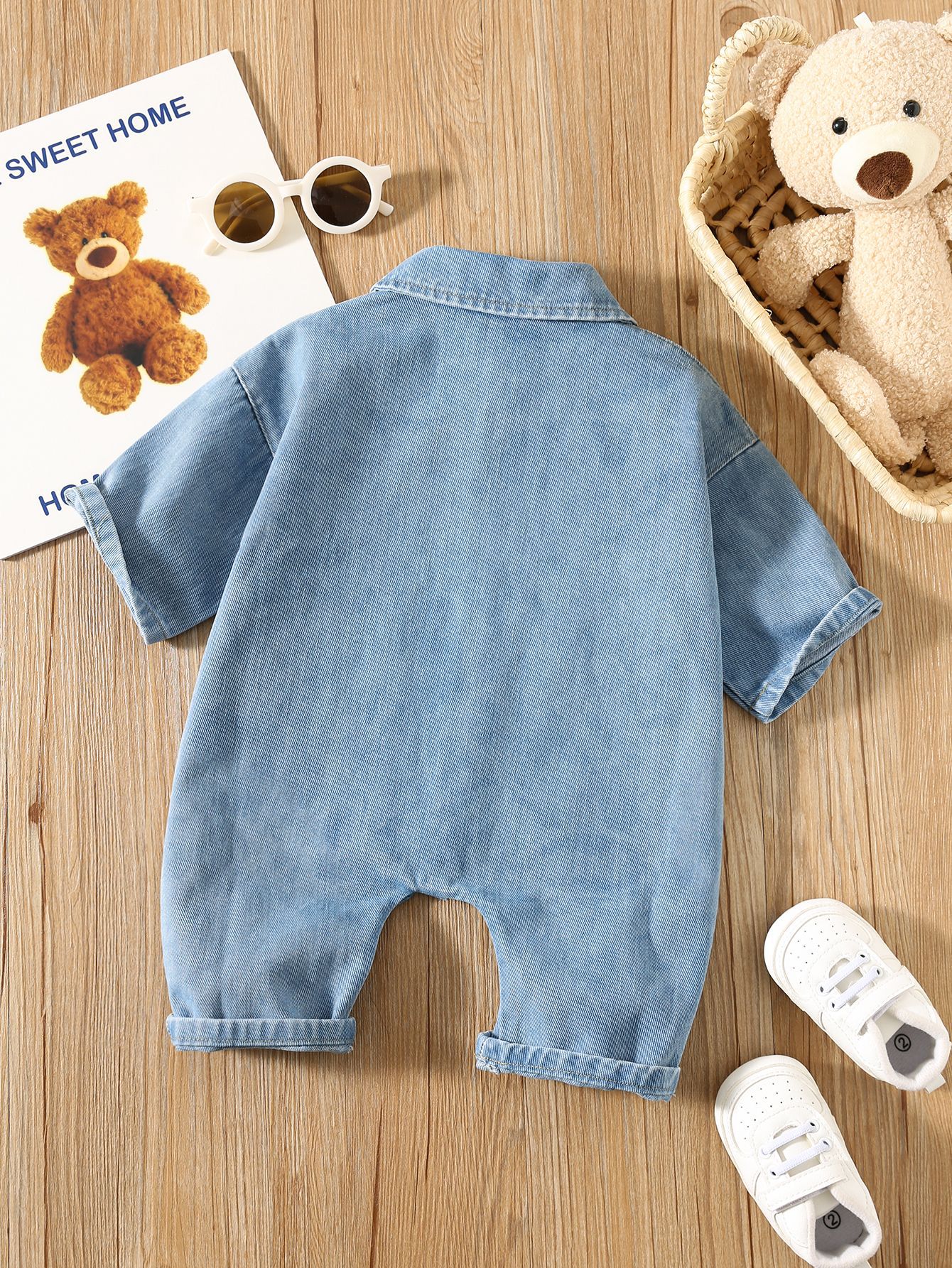 Autumn and Spring Arrival Baby Casual Pocketed Denim Rompers with Turn-down Collar
