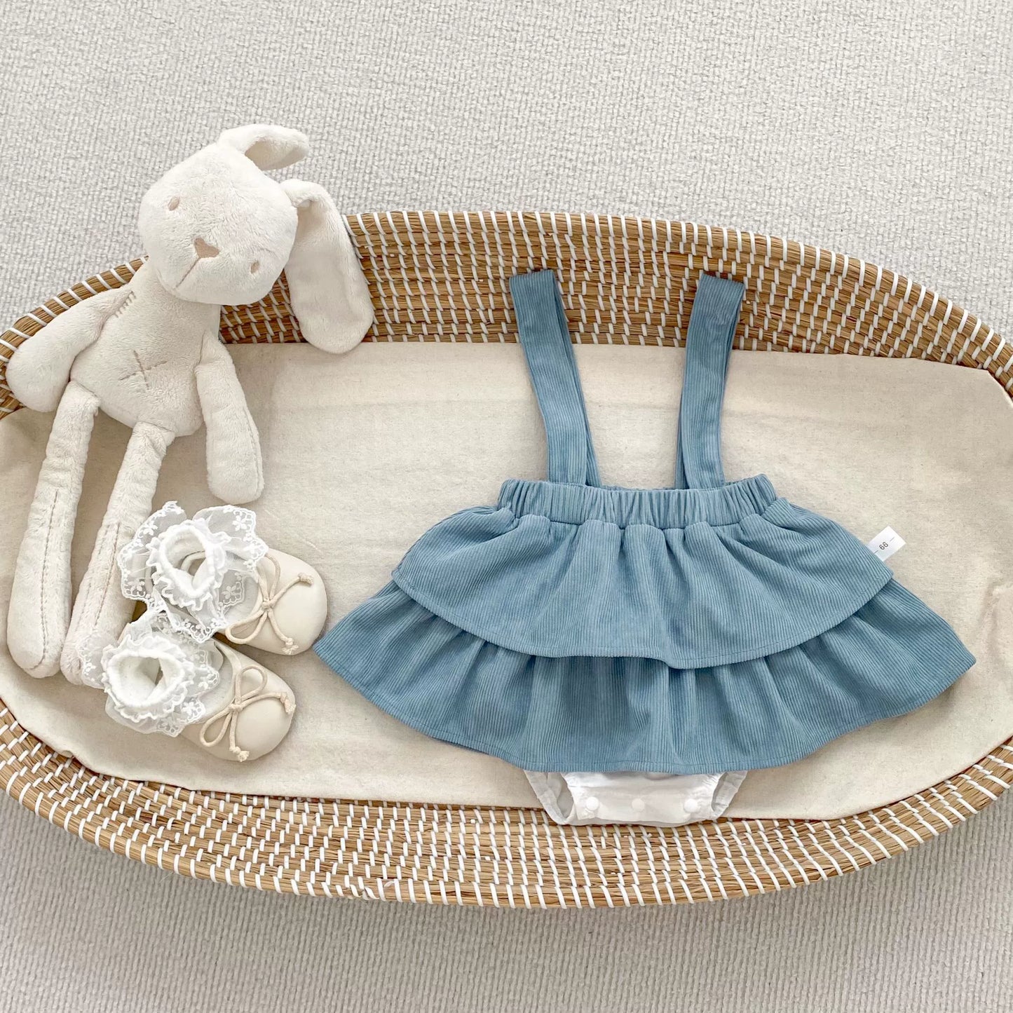 Spring and Autumn Baby Kids Girls Butterfly-bows Pattern Long Sleeves Beige Top and Sleeveless Onesies Overalls Clothing Set